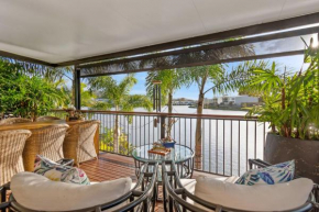 4 bedroom with luxurious waterfront stay and direct water access